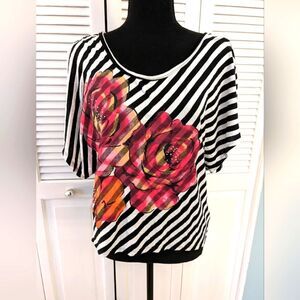 Almost Famous Top Womens sz L Diagonal Black/White Striped Lace Back Floral Art